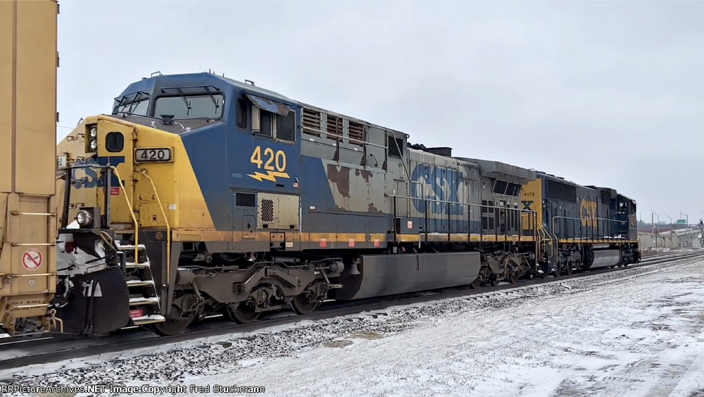 CSX 420 helps power the 216 east.